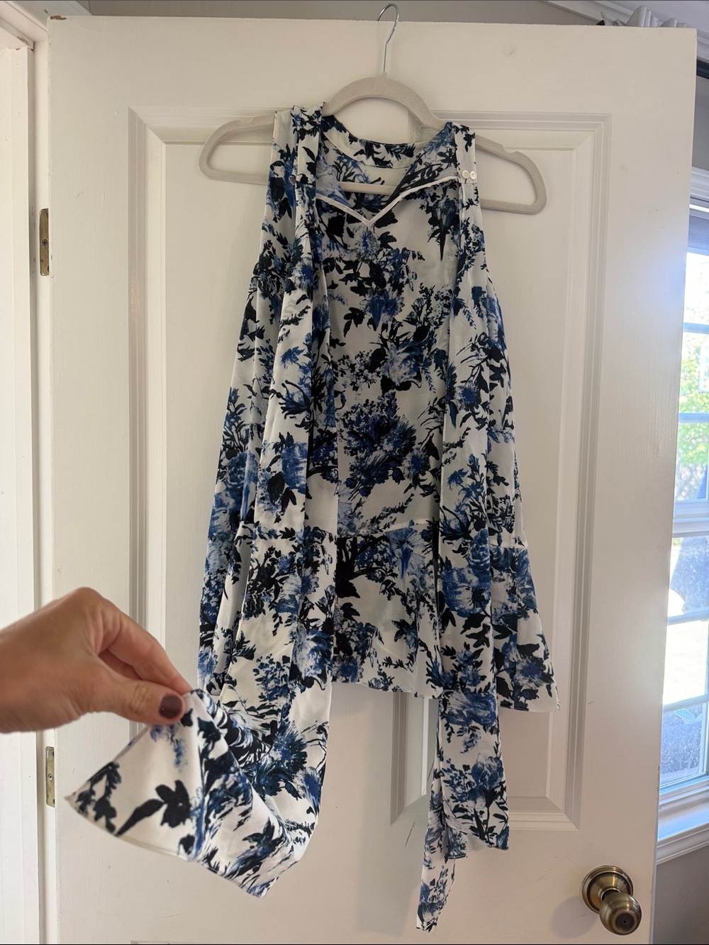 Beautiful erdem silk sleeveless blouse. - Picture 4 of 6